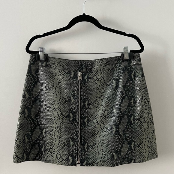 All Saints Green Snakeskin Printed Leather Mini Skirt with Zip Detail in Size 8 - Picture 1 of 3